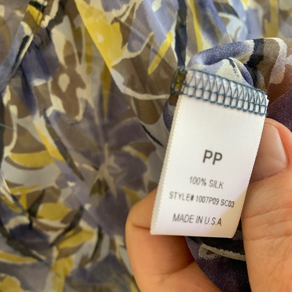 Off the shoulder floral coastal cowgirl Tyler Kim Silk Top🌴 - Picture 4 of 4